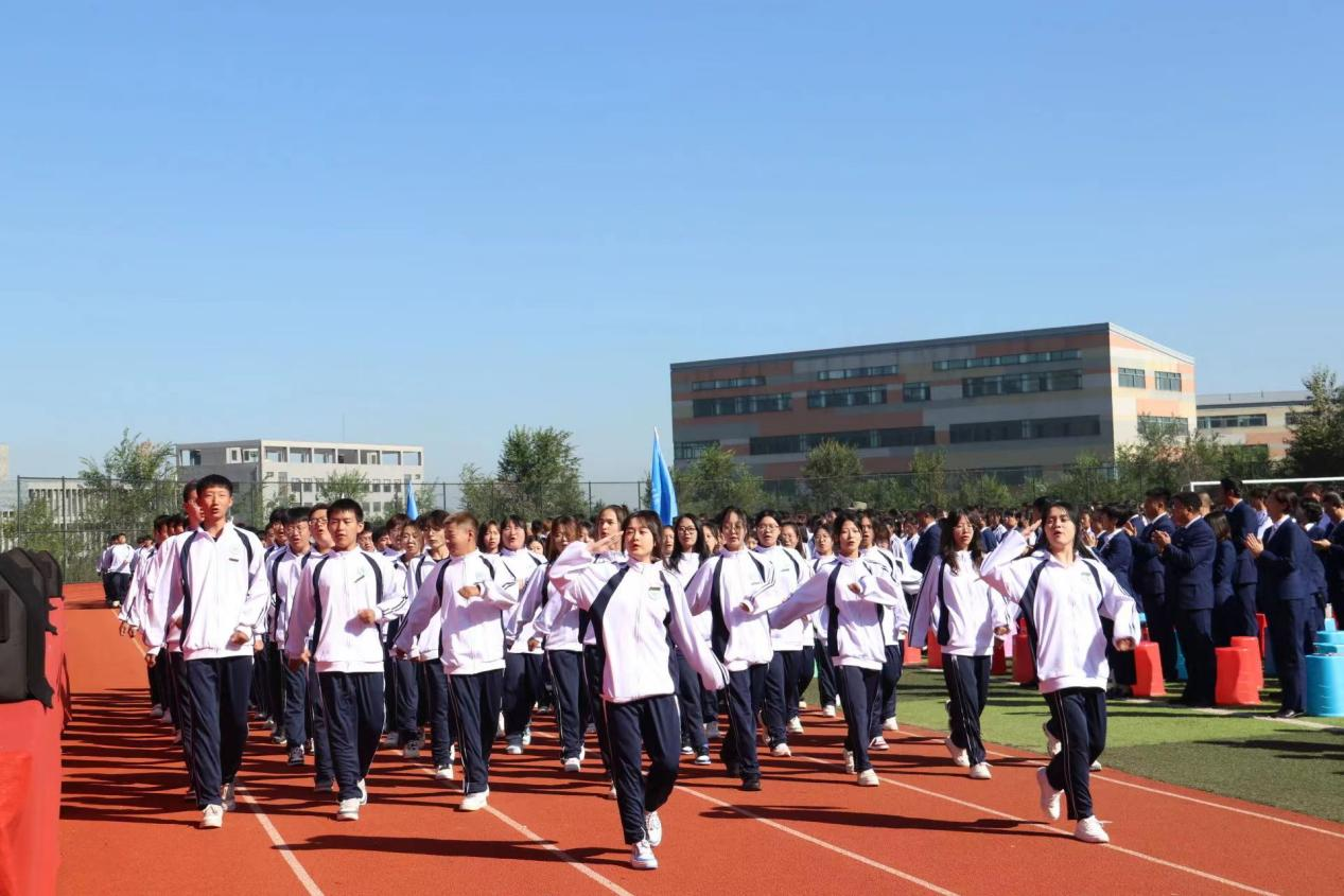 辽宁医药职业学院举行2023级新生开学典礼暨军训汇报大会